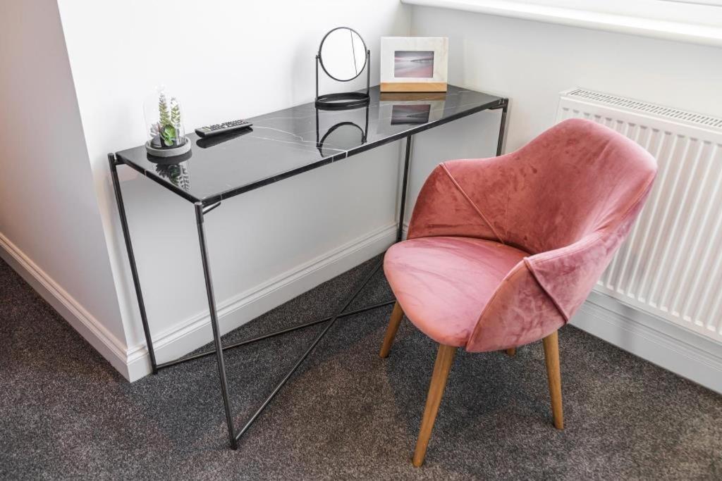 Apartment Bournecoast - Stylish Flat With Balcony - Sea Views - 10 Min Walk To - Parking - Wifi - Fm8407 Bournemouth