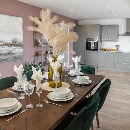 Bournecoast - Stylish Flat With Balcony - Sea Views - 10 Min Walk To Beach - Parking - Wifi - Fm8407 Bournemouth Esterno foto