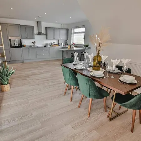 Bournecoast - Stylish Flat With Balcony - Sea Views - 10 Min Walk To Beach - Parking - Wifi - Fm8407 Bournemouth Esterno foto