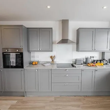 Bournecoast - Stylish Flat With Balcony - Sea Views - 10 Min Walk To Beach - Parking - Wifi - Fm8407 Bournemouth Esterno foto