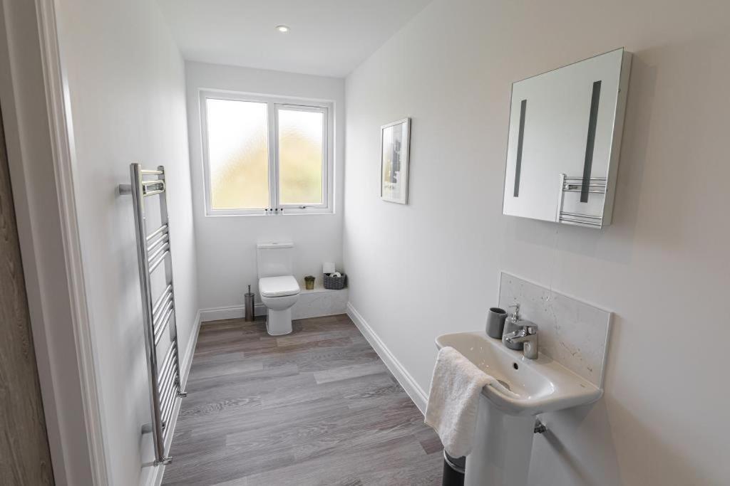 Bournecoast - Stylish Flat With Balcony - Sea Views - 10 Min Walk To - Parking - Wifi - Fm8407 Apartamento