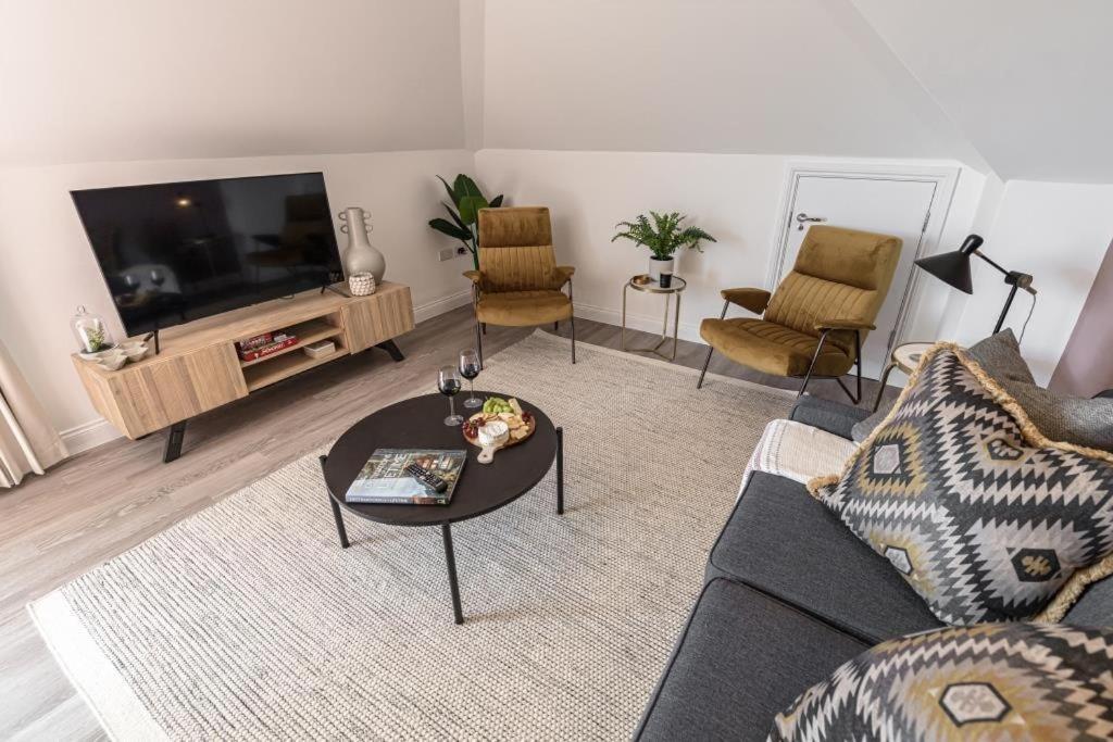 Bournecoast - Stylish Flat With Balcony - Sea Views - 10 Min Walk To - Parking - Wifi - Fm8407 Apartamento Bournemouth