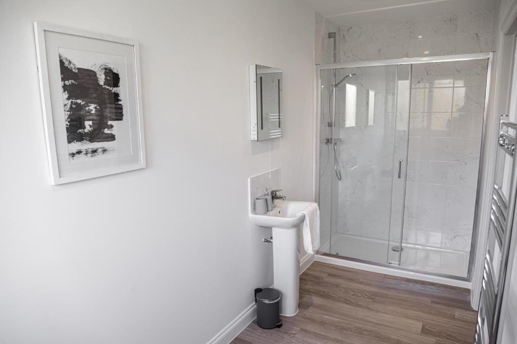 Bournecoast - Stylish Flat With Balcony - Sea Views - 10 Min Walk To - Parking - Wifi - Fm8407 Apartamento