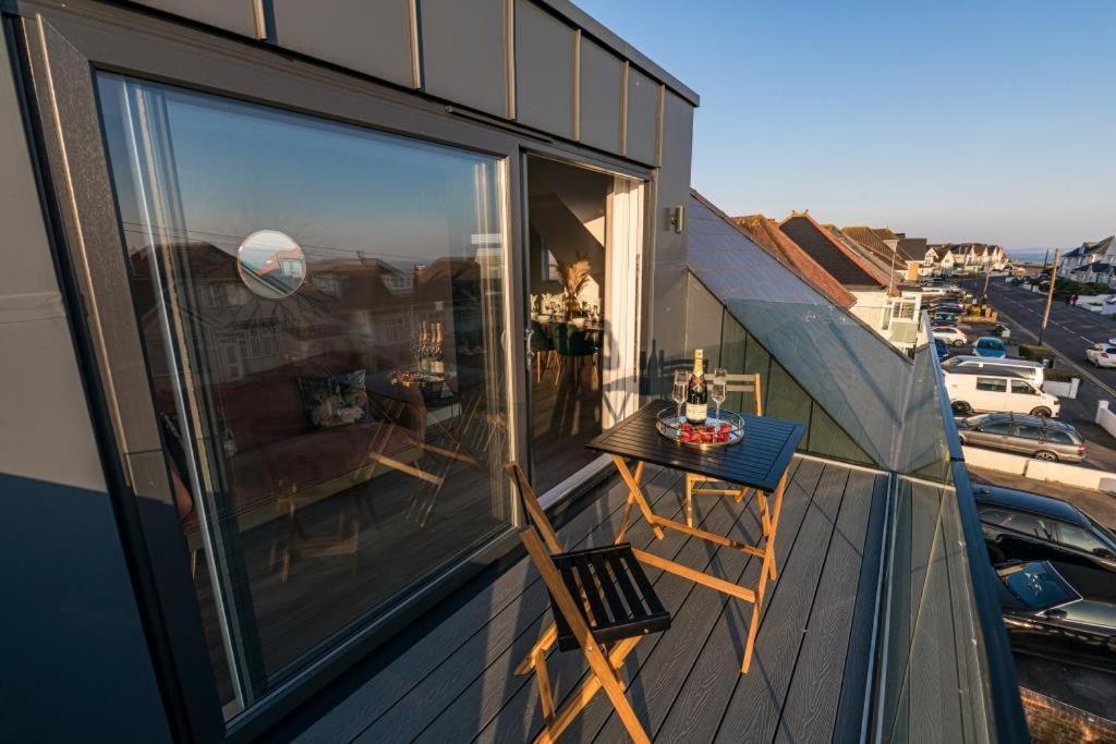 Bournecoast - Stylish Flat With Balcony - Sea Views - 10 Min Walk To - Parking - Wifi - Fm8407 Apartamento *