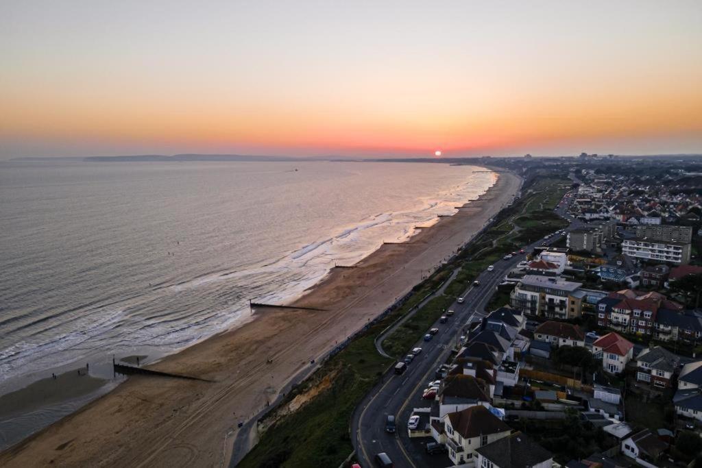 Bournecoast - Stylish Flat With Balcony - Sea Views - 10 Min Walk To - Parking - Wifi - Fm8407 Apartamento
